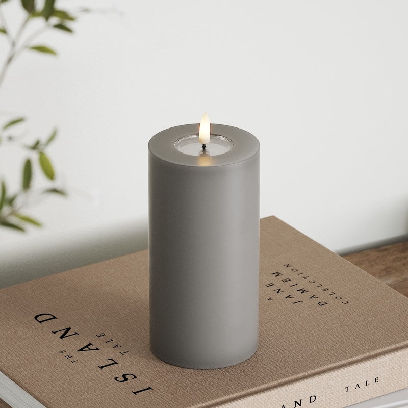 Deluxe Homeart LED Pillar candle Ø 7.5 x 15 cm Gray