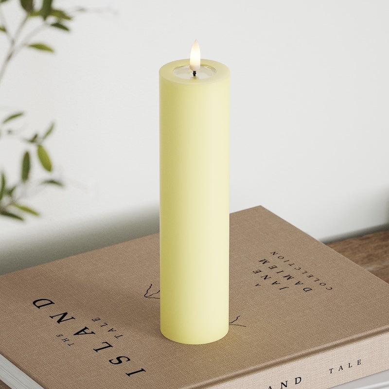 Deluxe Homeart LED Pillar candle Ø 5 x 20 cm Light Yellow