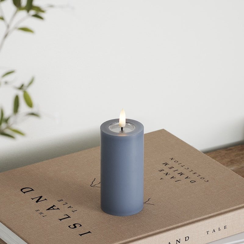Deluxe Homeart LED Pillar candle Ø 5 x 10 cm Ice Blue